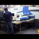 高品質サーボCNC油圧タレットパンチプレス機械