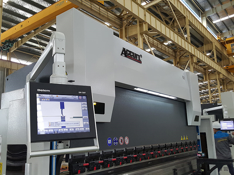 シートメタルの自動ロボットプレスブレーキ用ロボット曲げセルシステム ACCURL